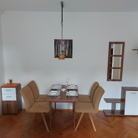 Apartman Merry Bratislava Buitenkant foto