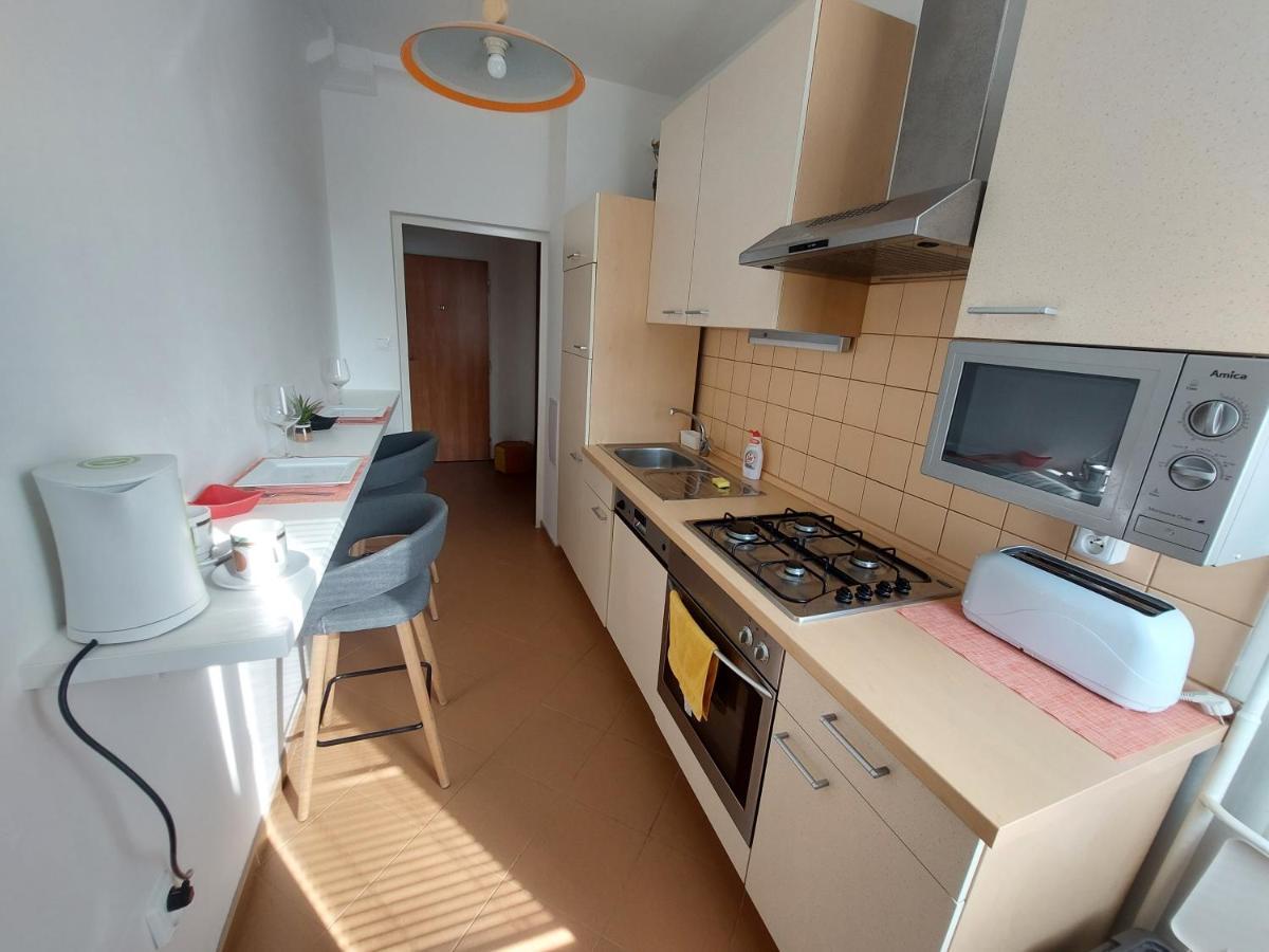 Apartman Merry Bratislava Buitenkant foto