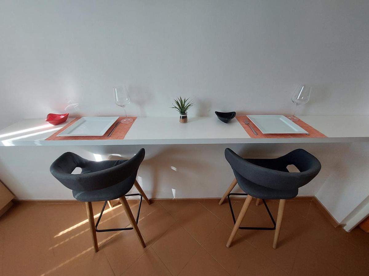 Apartman Merry Bratislava Buitenkant foto