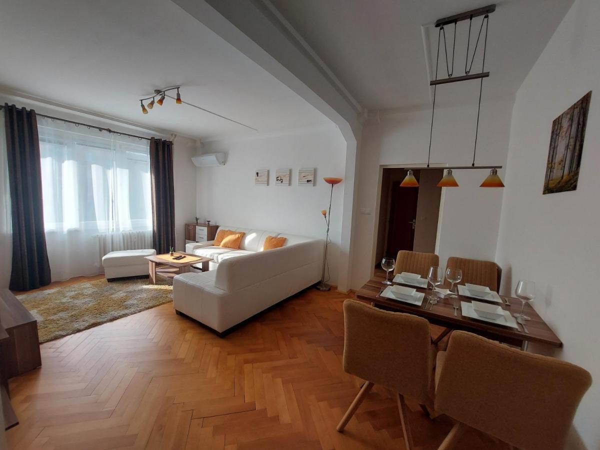 Apartman Merry Bratislava Buitenkant foto