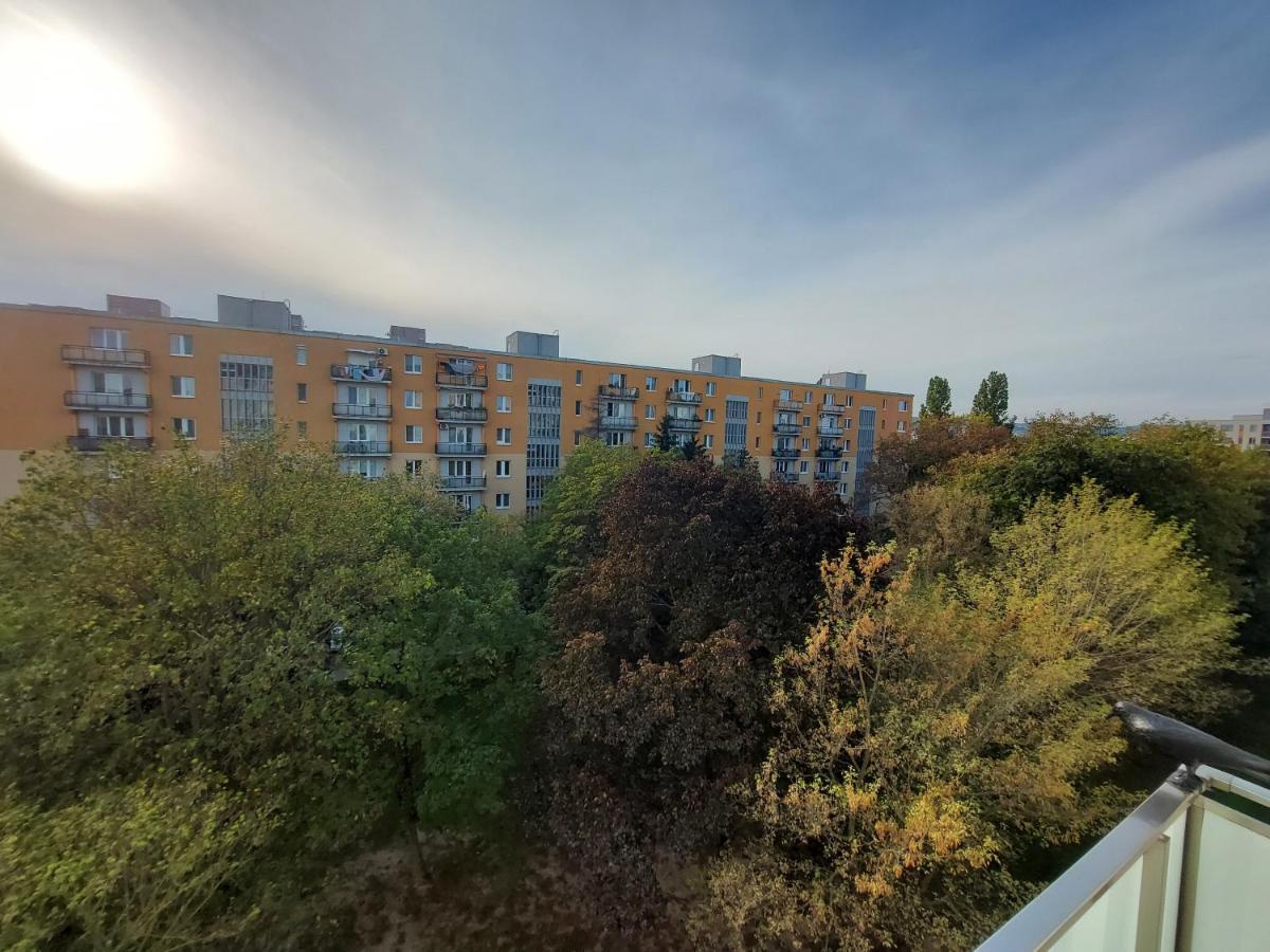 Apartman Merry Bratislava Buitenkant foto