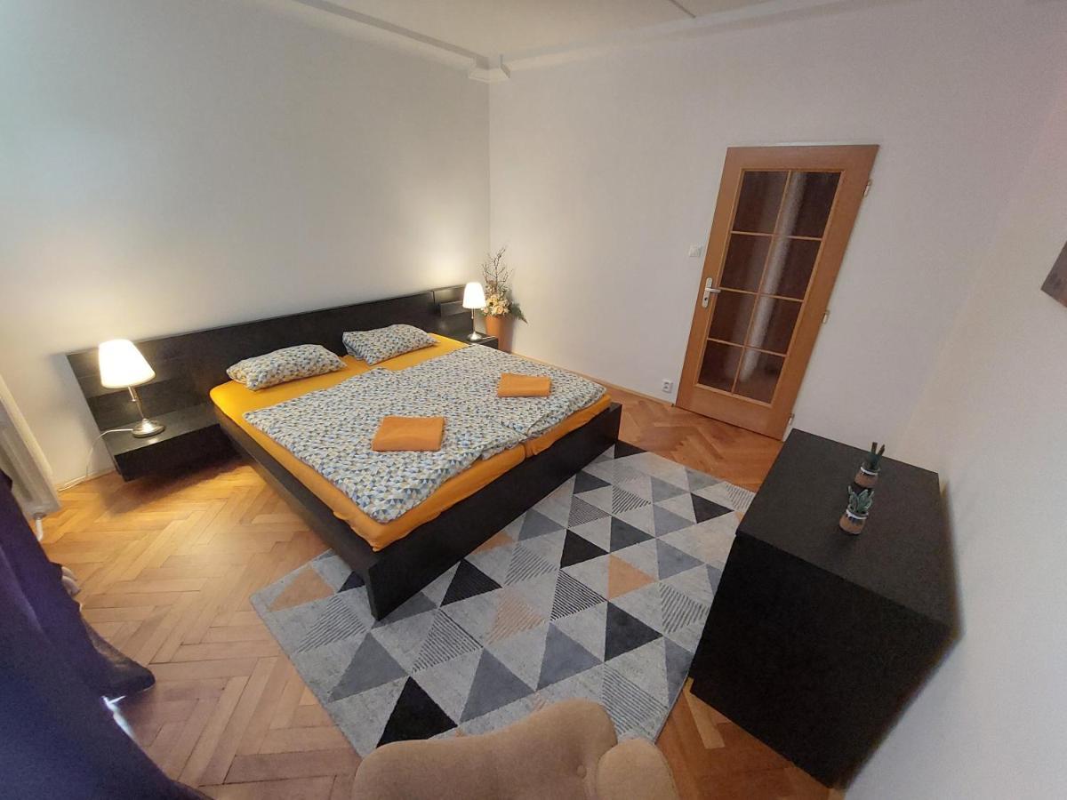 Apartman Merry Bratislava Buitenkant foto